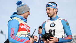 Антон ШИПУЛИН (справа) после гонки преследования.