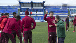 13 февраля. Марбелья. Сальваторе БОККЕТТИ и сотрудник стадиона.