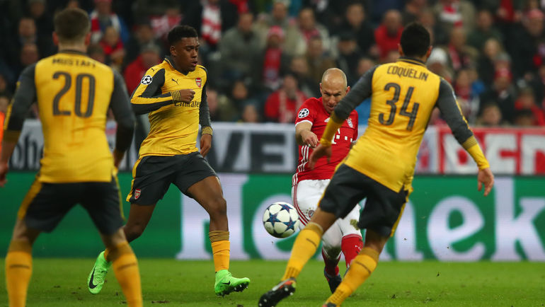 11-я минута. Голевой удар Арьена РОББЕНА. Фото REUTERS 11-я минута. Голевой удар Арьена РОББЕНА. Фото REUTERS