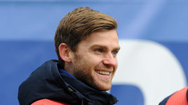 Ломбертс в роли экскурсовода:  "С попкорном сюда нельзя"