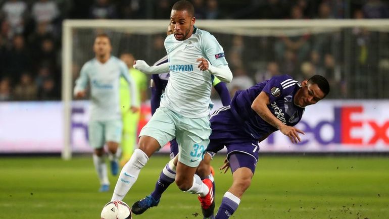 ЭРНАНИ (в белом) также оставил неоднозначное впечатление. Фото AFP ЭРНАНИ (в белом) также оставил неоднозначное впечатление. Фото AFP