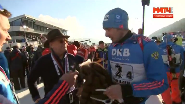 Александр ТИХОНОВ (слева) дарит свою шубу Антону ШИПУЛИНУ. Александр ТИХОНОВ (слева) дарит свою шубу Антону ШИПУЛИНУ.