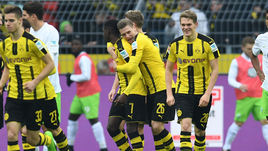 Дортмунд громит "Вольфсбург", Лейпциг побеждает в Менхенгладбахе