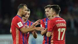 Игроки ЦСКА Сергей ИГНАШЕВИЧ, Алан ДЗАГОЕВ, Георгий ЩЕННИКОВ и Александр ГОЛОВИН.