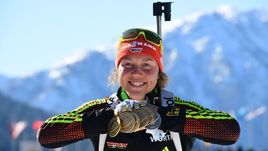 Лаура ДАЛЬМАЙЕР с пять золотыми медалями, завоеванными в Хохфильцене.