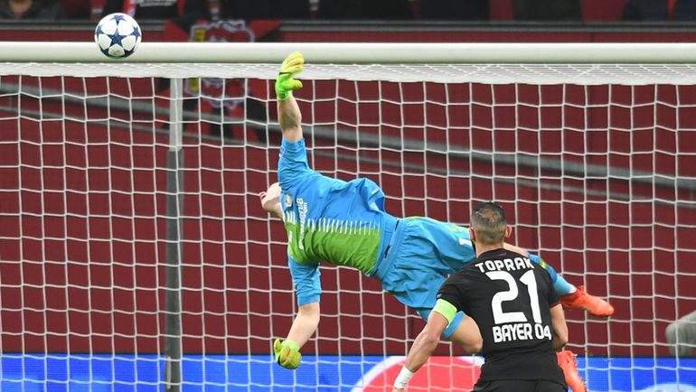 17-я минута. Гол Сауля. Фото AFP 17-я минута. Гол Сауля. Фото AFP