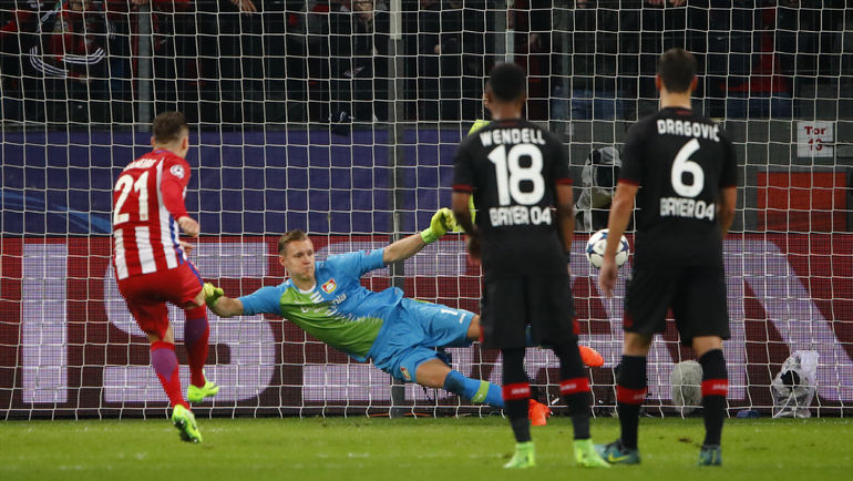 59-я минута. Мяч с пенальти Кевина ГАМЕЙРО. Фото REUTERS 59-я минута. Мяч с пенальти Кевина ГАМЕЙРО. Фото REUTERS