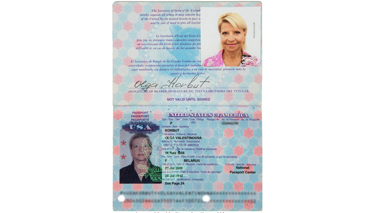 Паспорт с подписью Ольги Корбут. Фото ha.com Паспорт с подписью Ольги Корбут. Фото ha.com