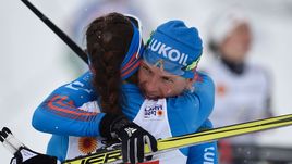 Воскресенье. Лахти. Наталья МАТВЕЕВА (справа) и Юлия БЕЛОРУКОВА празднуют серебро в командном спринте.