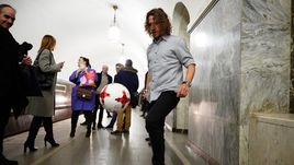 Сегодня. Москва. Карлес ПУЙОЛЬ в метро.