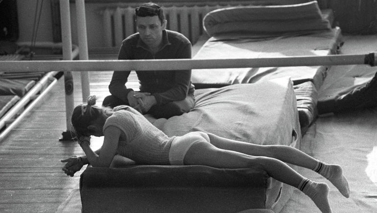 Ольга КОРБУТ и ее тренер Ренальд КНЫШ. Фото sputnik.by Ольга КОРБУТ и ее тренер Ренальд КНЫШ. Фото sputnik.by