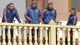 21 февраля 2016 года. Марбелья. Главный тренер ЦСКА Леонид СЛУЦКИЙ со своими помощниками Виктором ОНОПКО, Сергеем ОВЧИННИКОВЫМ и Виктором ГОНЧАРЕНКО (слева направо).