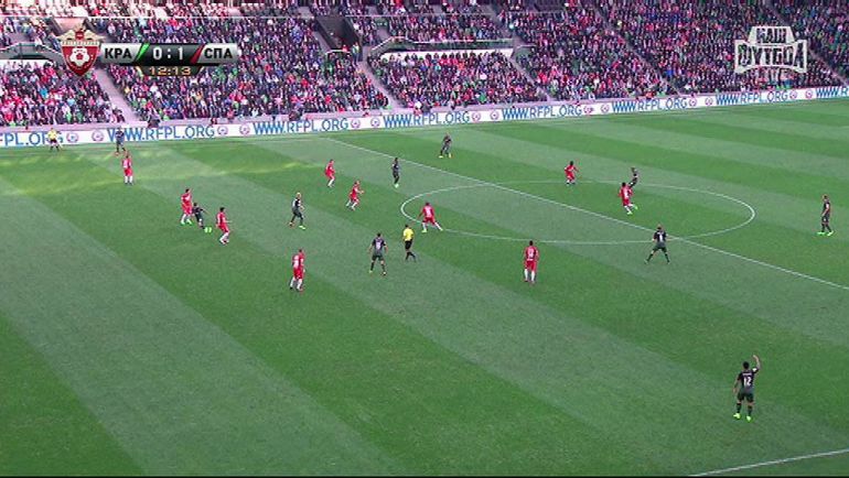 13-я минута. Офсайд у Федора СМОЛОВ. 13-я минута. Офсайд у Федора СМОЛОВ.