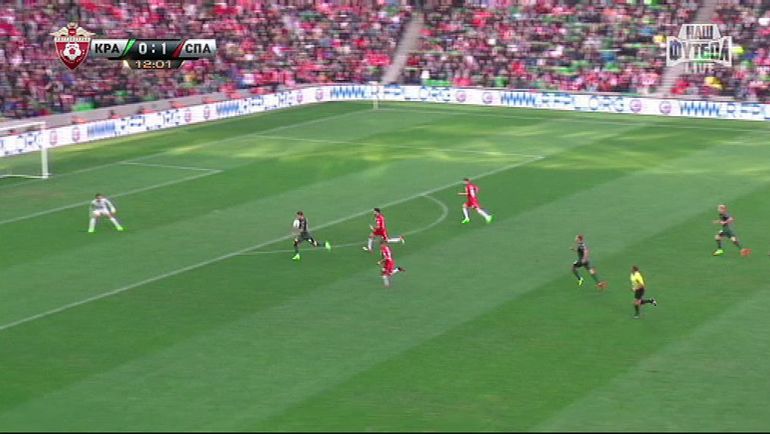 13-я минута. Офсайд у Федора СМОЛОВ. 13-я минута. Офсайд у Федора СМОЛОВ.