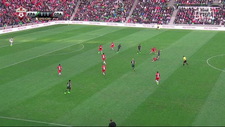 26-я минута. Фол Дениса ГЛУШАКОВА на Юрии ГАЗИНСКОМ. 26-я минута. Фол Дениса ГЛУШАКОВА на Юрии ГАЗИНСКОМ.