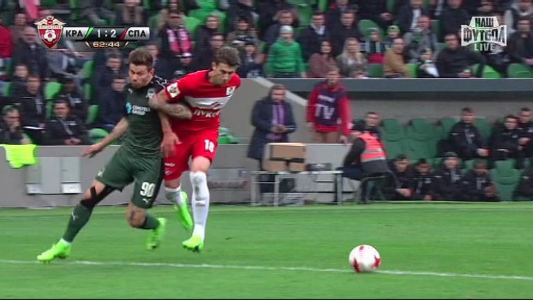 62-я минута. Борьба Ильи КУТЕПОВА и Федора СМОЛОВА. 62-я минута. Борьба Ильи КУТЕПОВА и Федора СМОЛОВА.