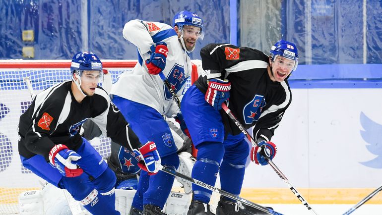 Вчера. Санкт-Петербург. Игроки СКА Артем ЗУБ, Павел ДАЦЮК и Андрей ЗУБАРЕВ (слева направо) на тренировке. Фото photo.khl.ru Вчера. Санкт-Петербург. Игроки СКА Артем ЗУБ, Павел ДАЦЮК и Андрей ЗУБАРЕВ (слева направо) на тренировке. Фото photo.khl.ru