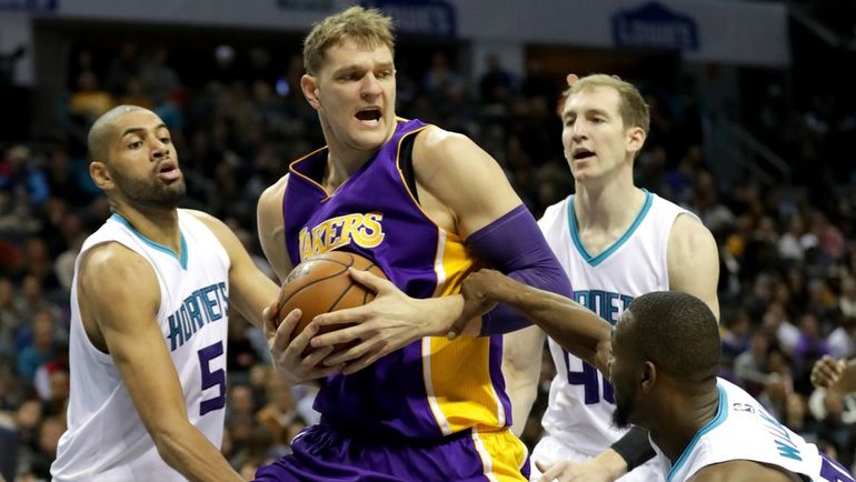 Тимофей МОЗГОВ (в центре). Фото AFP Тимофей МОЗГОВ (в центре). Фото AFP