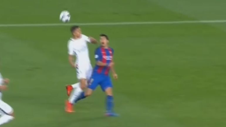 90+1-я минута. Луис СУАРЕС падает после контакта с МАРКИНЬЮСОМ. 90+1-я минута. Луис СУАРЕС падает после контакта с МАРКИНЬЮСОМ.