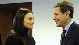 Елена ИСИНБАЕВА и глава ОКР Александр ЖУКОВ.