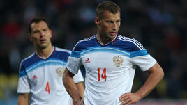 Василий БЕРЕЗУЦКИЙ (№14) и Сергей ИГНАШЕВИЧ.