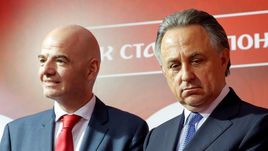 Виталий МУТКО (справа) и глава ФИФА Джанни ИНФАНТИНО.