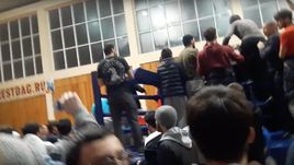 Драка после поединка Владимира Минеева и Азиза Джуманиязова.