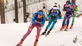 Воскресенье. Контиолахти. Алексей ВОЛКОВ (на переднем плане) в сингл-миксте.