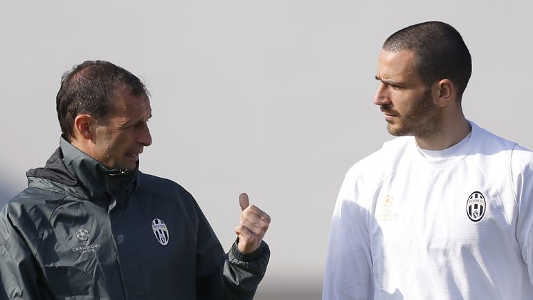 Вчера. Турин. Массимиалиано АЛЛЕГРИ и Леонардо БОНУЧЧИ. Фото AFP Вчера. Турин. Массимиалиано АЛЛЕГРИ и Леонардо БОНУЧЧИ. Фото AFP