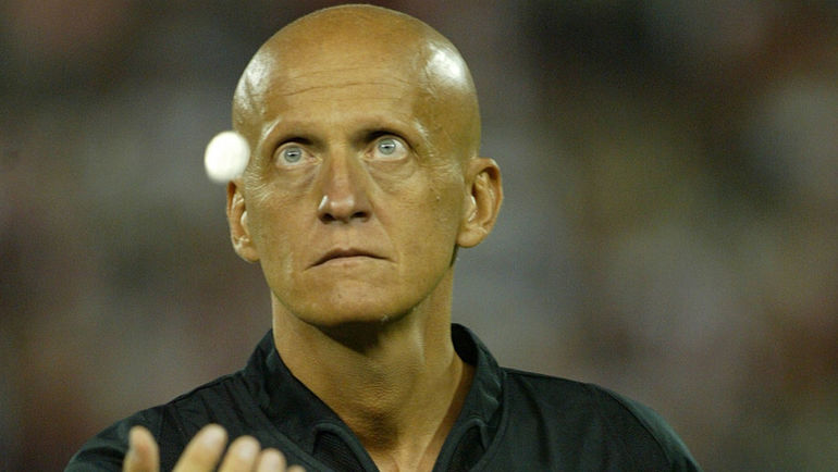 Когда-то судьбы команд вершила монетка из кармана судьи. Фото REUTERS Когда-то судьбы команд вершила монетка из кармана судьи. Фото REUTERS