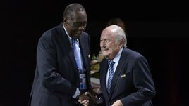 Футбольные долгожители.  Айяту превзошел Блаттера и Авеланжа