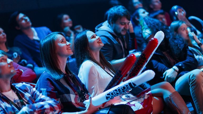 Зрительская трибуна. Зрительская трибуна.