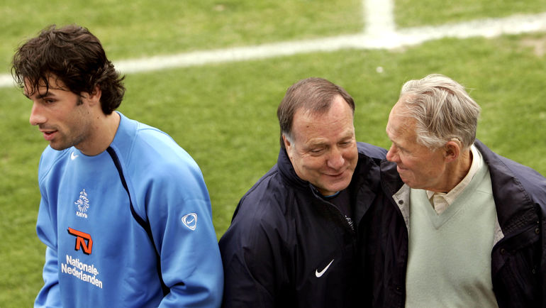 Руд ВАН НИСТЕЛРОЙ, Дик АДВОКАТ и Ринус МИХЕЛС. Фото REUTERS Руд ВАН НИСТЕЛРОЙ, Дик АДВОКАТ и Ринус МИХЕЛС. Фото REUTERS