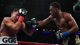 Суббота. Нью-Йорк. Геннадий ГОЛОВКИН (слева) защитил свои пояса в бою с Дэнни ДЖЕЙКОБСОМ.