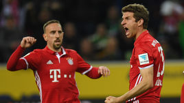 Всем по одному. "Бавария" побеждает Гладбах, Дортмунд – "Ингольштадт"