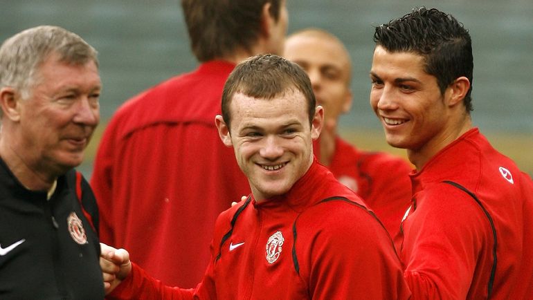 Алекс ФЕРГЮСОН, Уэйн РУНИ и Криштиану РОНАЛДУ. Фото AFP Алекс ФЕРГЮСОН, Уэйн РУНИ и Криштиану РОНАЛДУ. Фото AFP