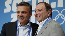 Комиссар НХЛ Гэри БЭТТМЕН (справа) и глава ИИХФ Рене ФАЗЕЛЬ в Сочи-2014.