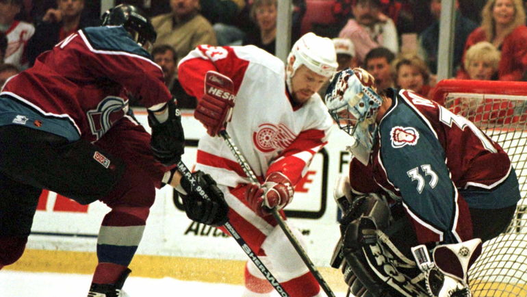 Крис ДРЭЙПЕР у ворот Патрика РУА. Фото REUTERS Крис ДРЭЙПЕР у ворот Патрика РУА. Фото REUTERS