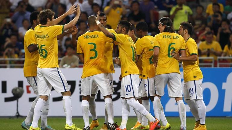 14 октября 2014 года. Япония - Бразилия - 0:4. Единственный матч Мариу ФЕРНАНДЕСА (№16) за сборную Бразилии. Фото REUTERS 14 октября 2014 года. Япония - Бразилия - 0:4. Единственный матч Мариу ФЕРНАНДЕСА (№16) за сборную Бразилии. Фото REUTERS