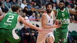 Сегодня. Казань. УНИКС – ЦСКА – 74:85. С мячом лидер армейцев Милош ТЕОДОСИЧ.