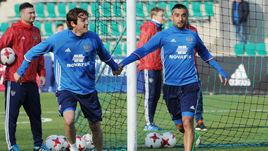 Внедрение Мариу ФЕРНАНДЕСА (слева) в состав сборной России увеличит командную скорость.