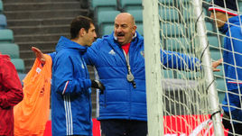 Сегодня. Сочи. Тренировка сборной России. Станислав ЧЕРЧЕСОВ и Алан ДЗАГОЕВ.