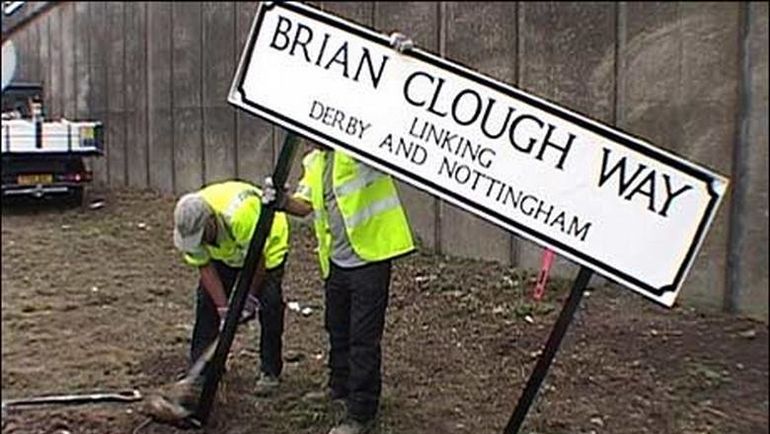 В честь Брайан КЛАФА названо целое шоссе. Фото BBC В честь Брайан КЛАФА названо целое шоссе. Фото BBC