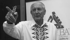 Август 2009 года. Евгений ЕВТУШЕНКО на презентации своей книги "Моя футболиада" в магазине "Москва".