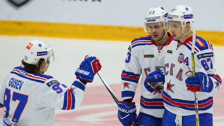 Вадим ШИПАЧЕВ (№87), Евгений ДАДОНОВ (№63) и Никита ГУСЕВ. Фото photo.khl.ru Вадим ШИПАЧЕВ (№87), Евгений ДАДОНОВ (№63) и Никита ГУСЕВ. Фото photo.khl.ru