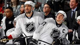 Сидни КРОСБИ (справа) и Александр ОВЕЧКИН.