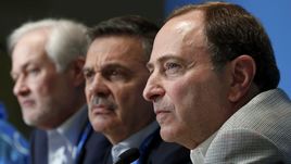 Рене ФАЗЕЛЬ (в центре) и Гэрри БЭТТМЕН не договорились.