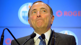 Комиссар НХЛ Гэри БЭТТМЕН.