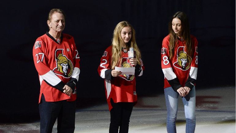 Юджин МЕЛНИК с дочерьми после операции. Фото Ottawa Citizen Юджин МЕЛНИК с дочерьми после операции. Фото Ottawa Citizen