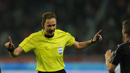 Судья Виталий МЕШКОВ.